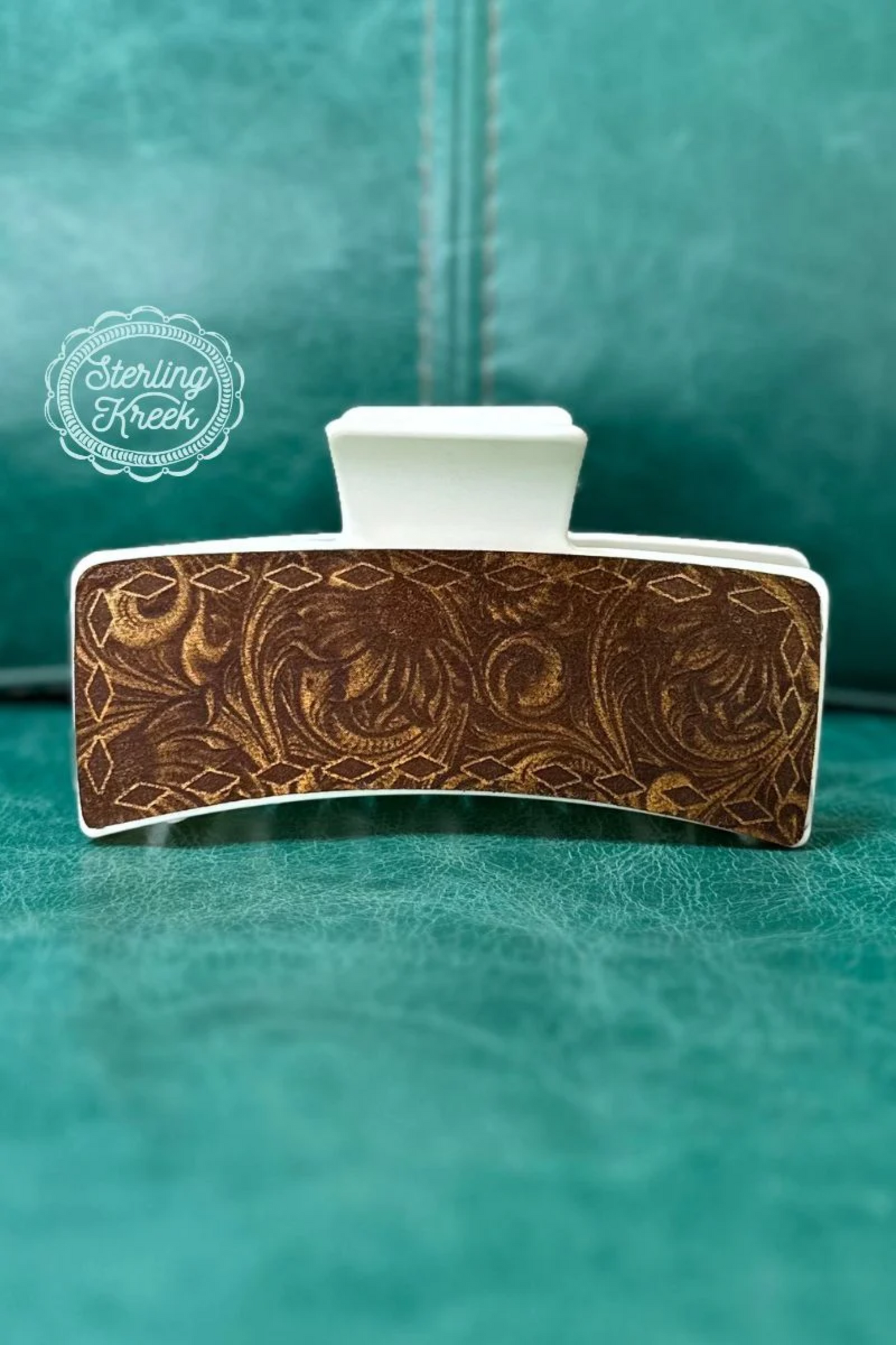 LEATHER IN WHITE JUMBO HAIR CLIP